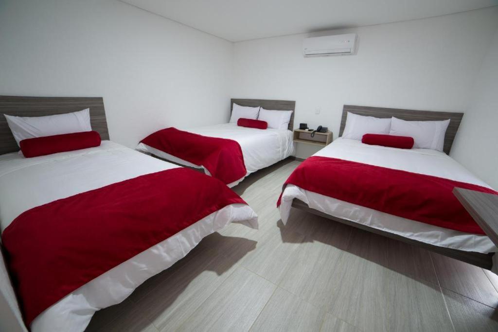 Hotel Med 70 Medellín Buitenkant foto