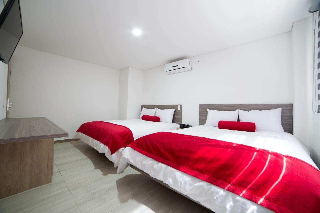 Hotel Med 70 Medellín Buitenkant foto