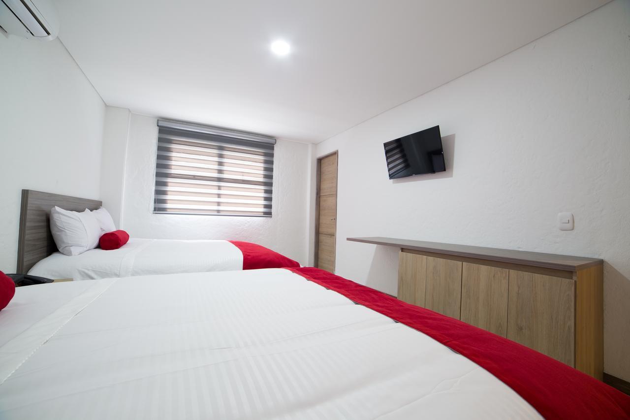 Hotel Med 70 Medellín Buitenkant foto