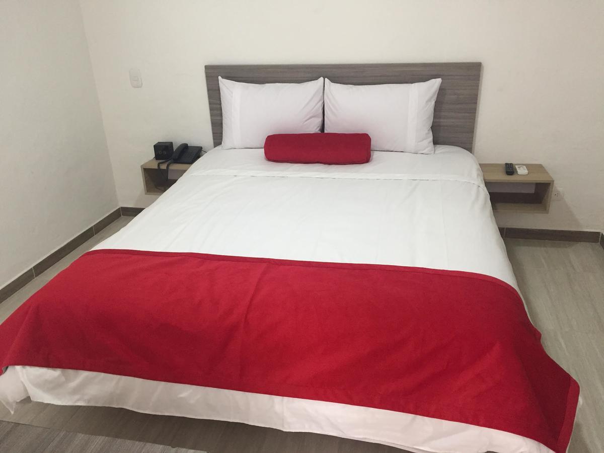 Hotel Med 70 Medellín Buitenkant foto