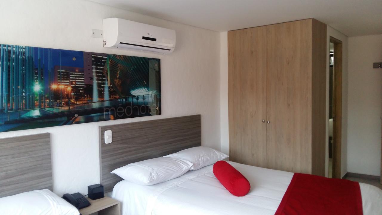 Hotel Med 70 Medellín Buitenkant foto