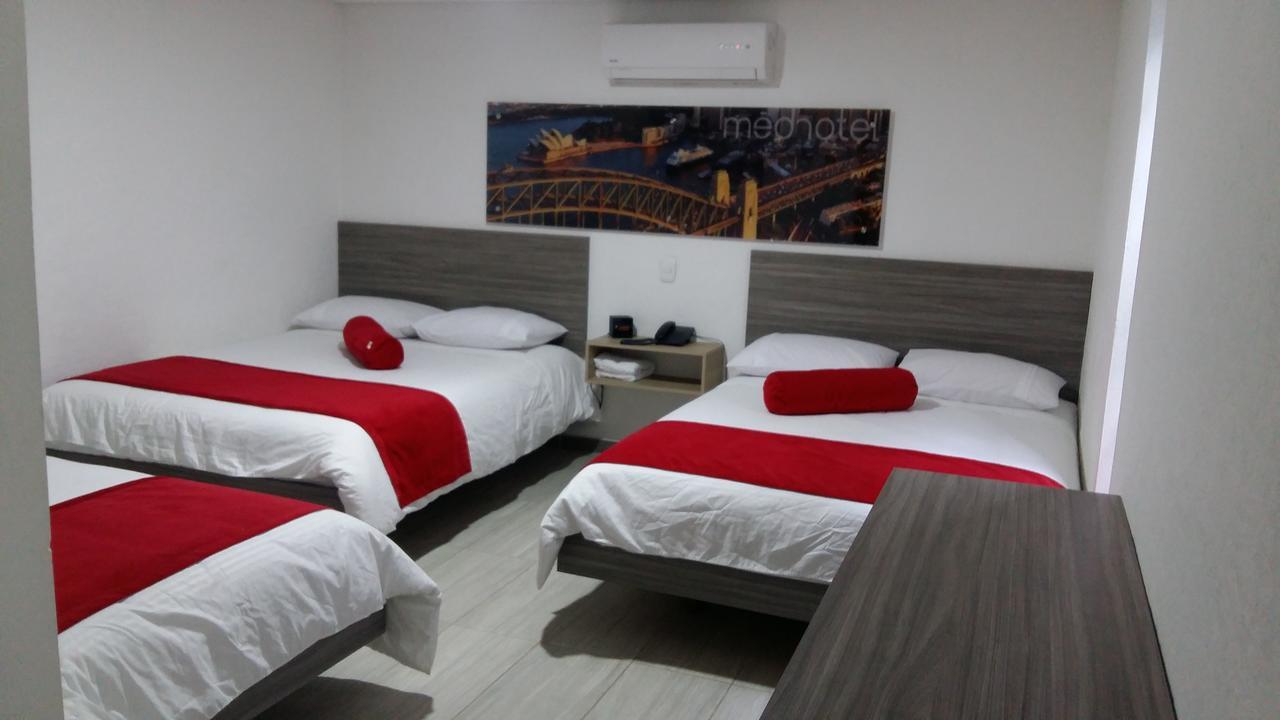 Hotel Med 70 Medellín Buitenkant foto