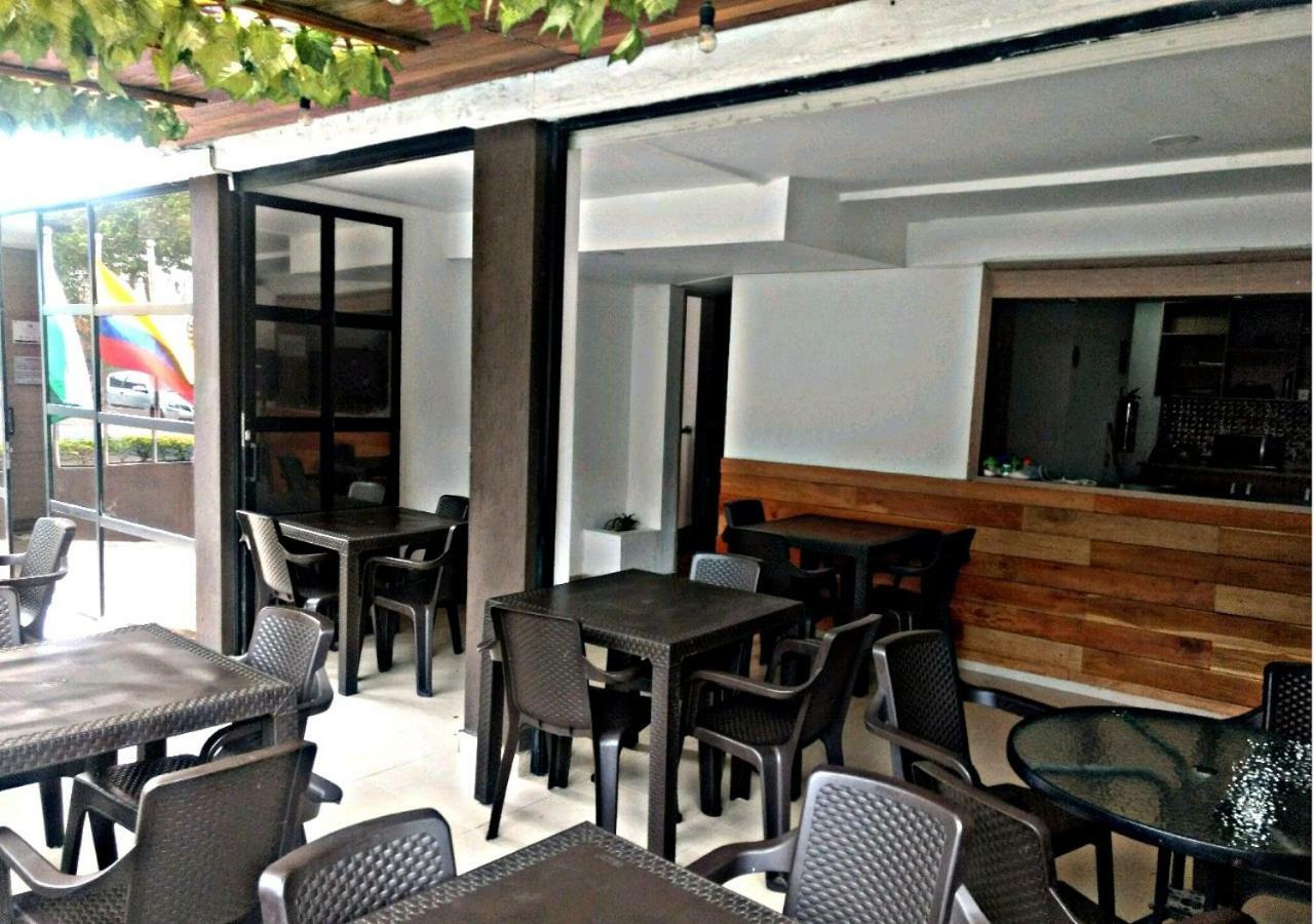 Hotel Med 70 Medellín Buitenkant foto